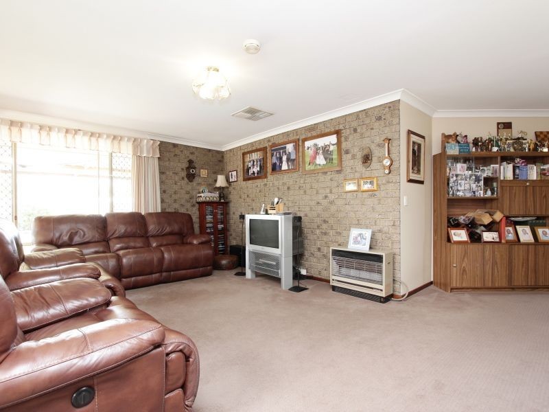 16 Murdoch Road, Thornlie WA 6108