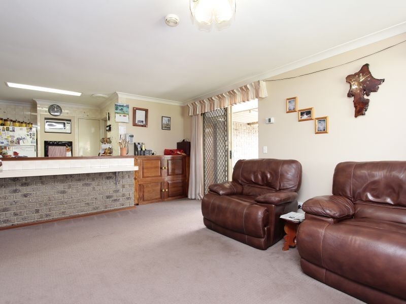 16 Murdoch Road, Thornlie WA 6108