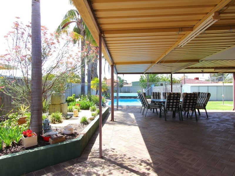16 Murdoch Road, Thornlie WA 6108
