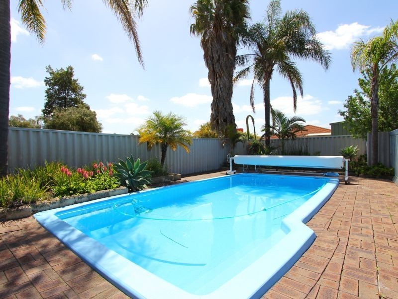 16 Murdoch Road, Thornlie WA 6108