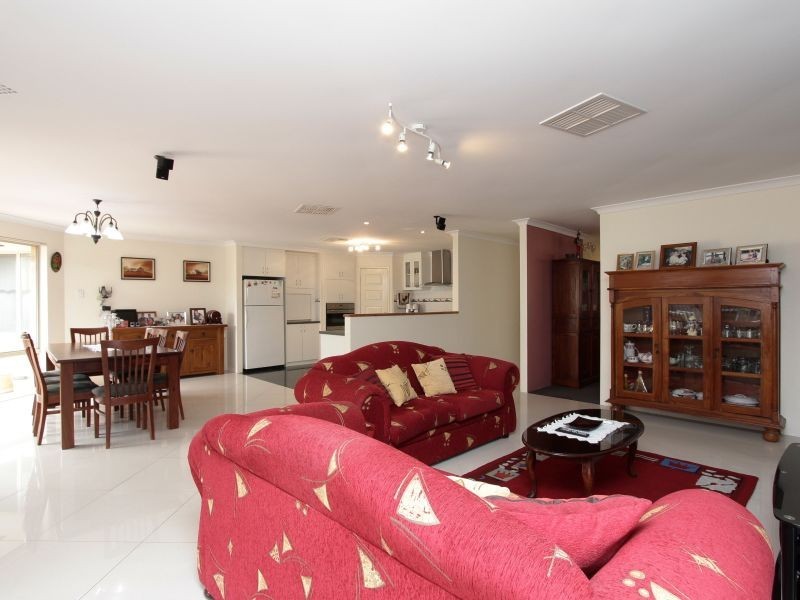 120 Wright Road, Harrisdale WA 6112