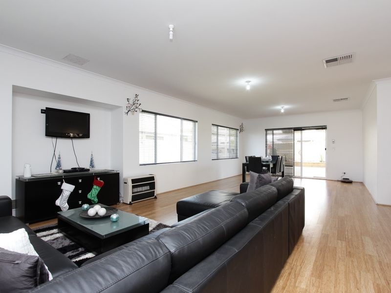 7 Cologne Parkway, Piara Waters WA 6112