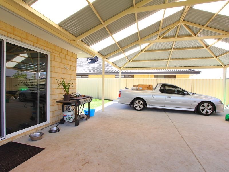 7 Cologne Parkway, Piara Waters WA 6112