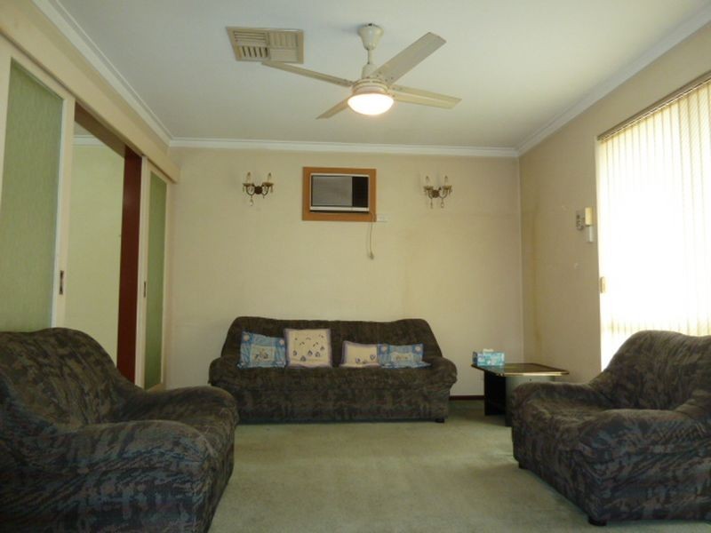 10 Menzies Place, Thornlie WA 6108