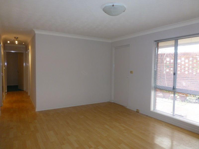 1/17 Clovertree Street, Maddington WA 6109