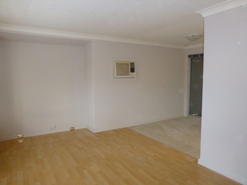 1/17 Clovertree Street, Maddington WA 6109