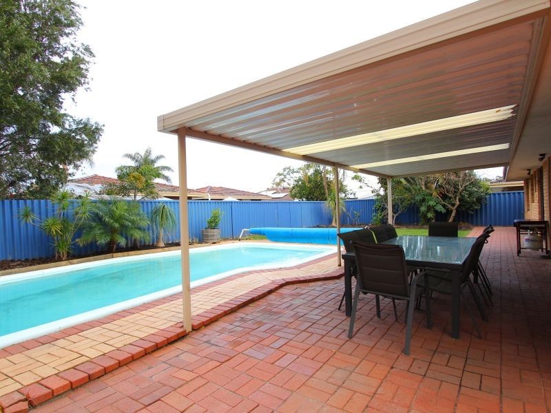 13 Pender Court, Thornlie WA 6108