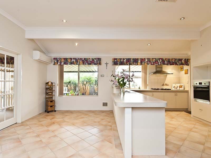 7 Rockaway Grove, Canning Vale WA 6155