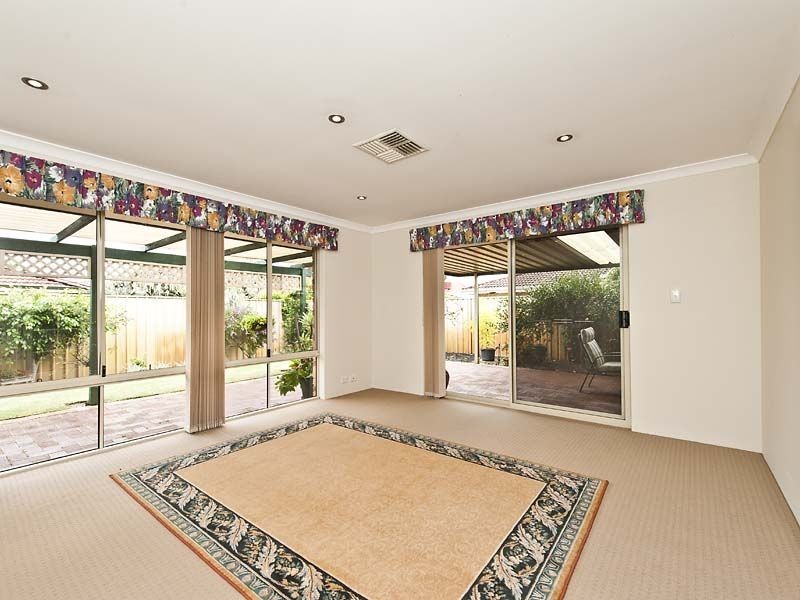 7 Rockaway Grove, Canning Vale WA 6155