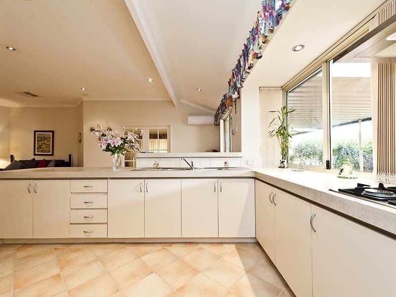 7 Rockaway Grove, Canning Vale WA 6155