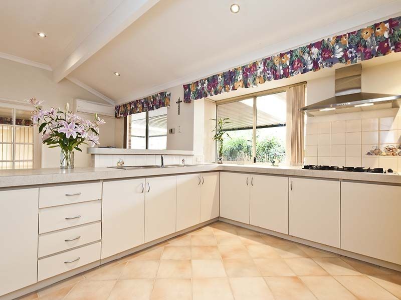 7 Rockaway Grove, Canning Vale WA 6155