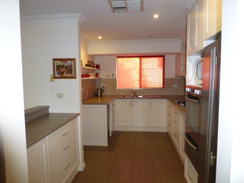 18 Grenadier Drive, Thornlie WA 6108