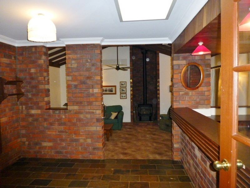 18 Grenadier Drive, Thornlie WA 6108