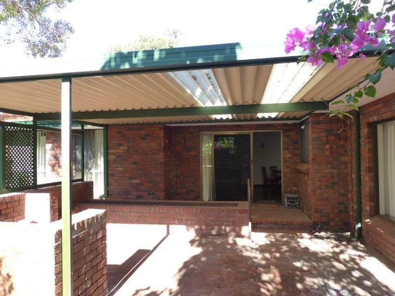 18 Grenadier Drive, Thornlie WA 6108