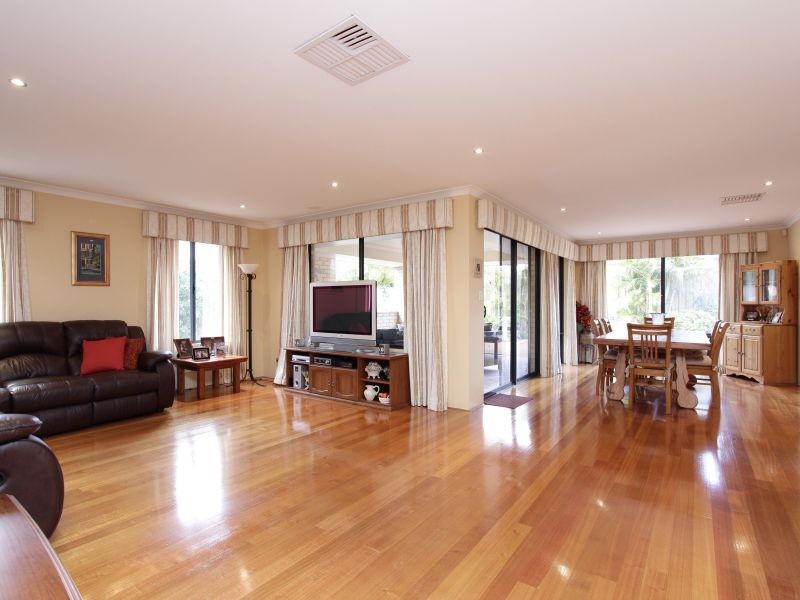 25 Burnside Terrace, Canning Vale WA 6155