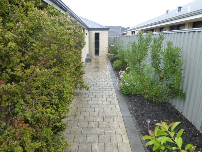 20 Birmingham Parade, Piara Waters WA 6112