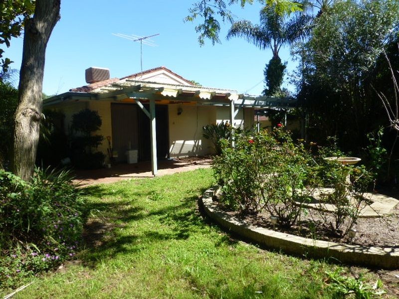 15 Levine Court, Thornlie WA 6108