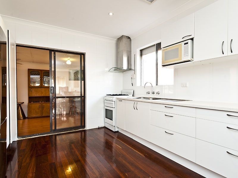 2 Earls Court, Thornlie WA 6108