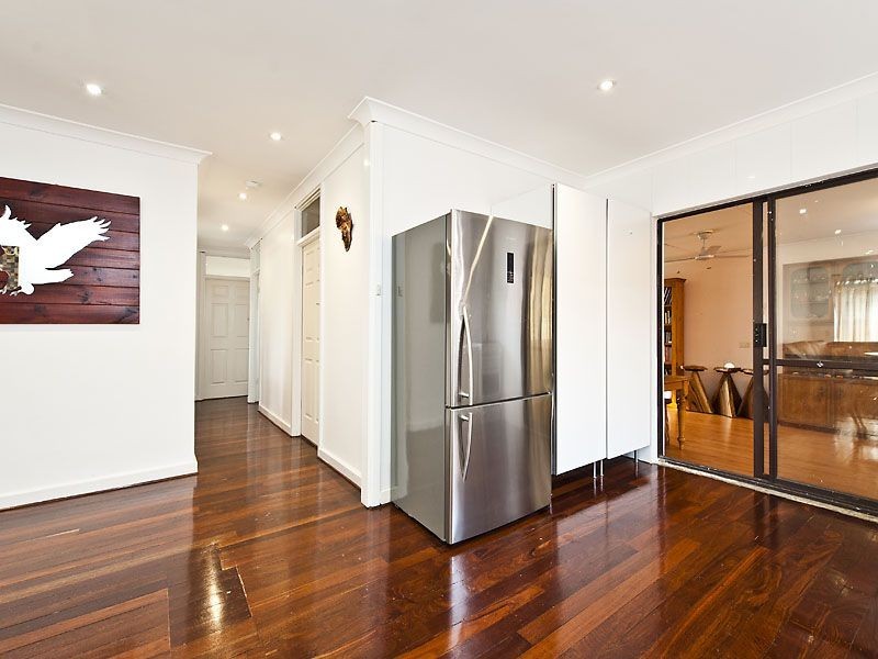 2 Earls Court, Thornlie WA 6108