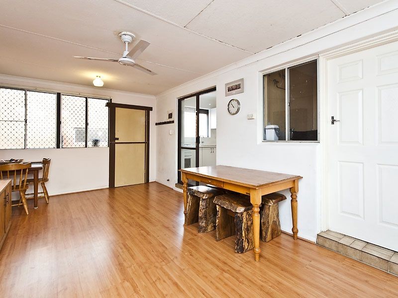 2 Earls Court, Thornlie WA 6108