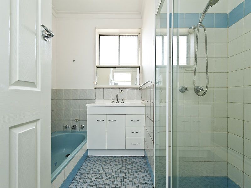 2 Earls Court, Thornlie WA 6108