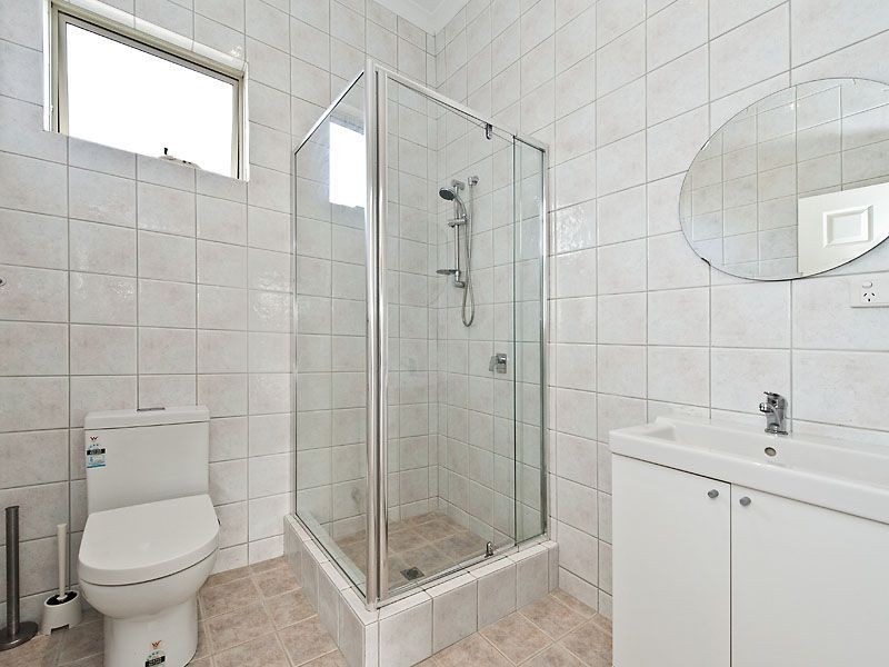 2 Earls Court, Thornlie WA 6108