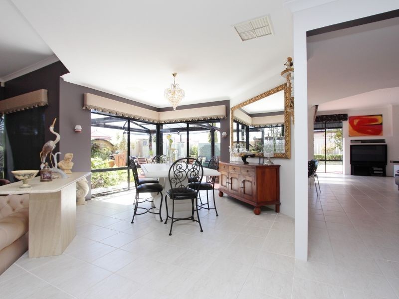 8 McInnes Way, Canning Vale WA 6155