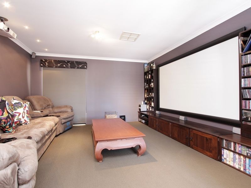 8 McInnes Way, Canning Vale WA 6155