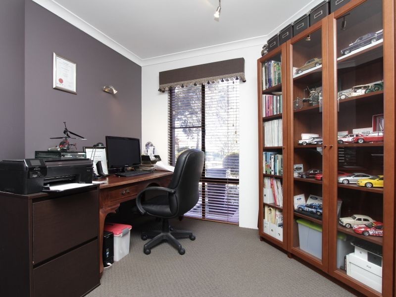 8 McInnes Way, Canning Vale WA 6155