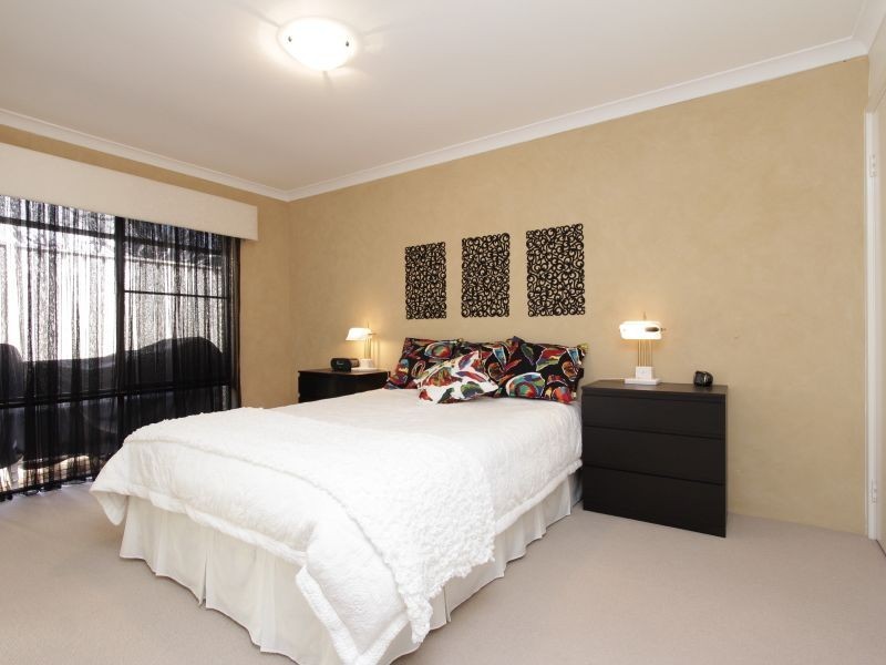 8 McInnes Way, Canning Vale WA 6155