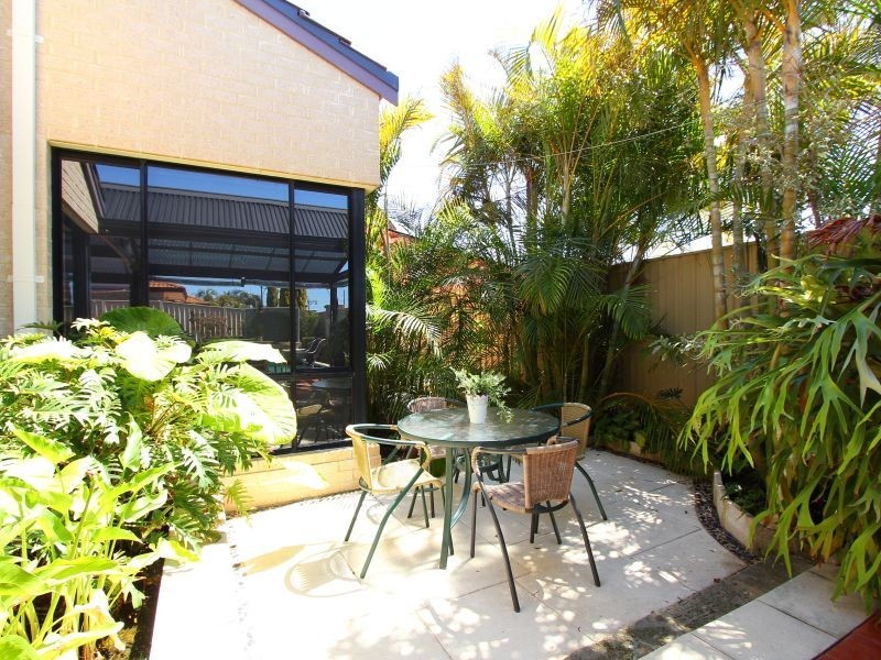 8 McInnes Way, Canning Vale WA 6155