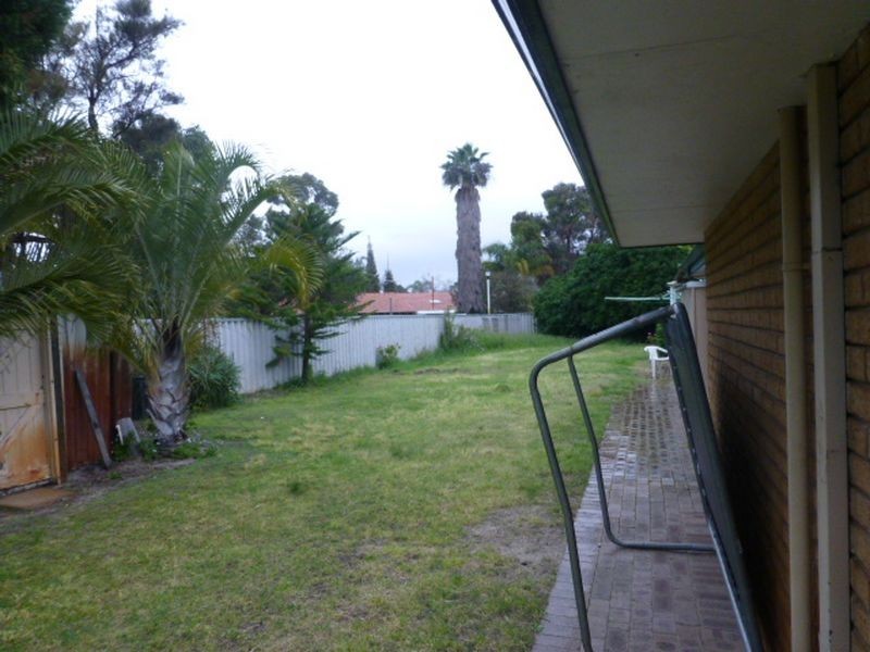 14 Woonan Place, Karawara WA 6152