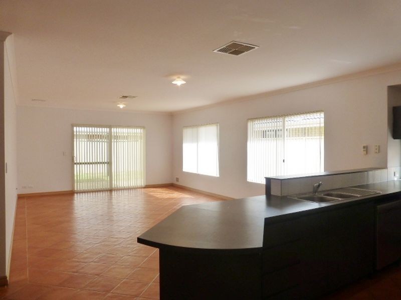 6 Mosman Loop, Success WA 6164