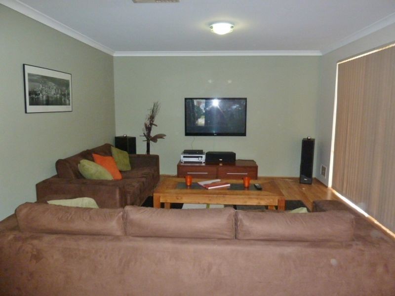 15 Autumn Crescent, Thornlie WA 6108