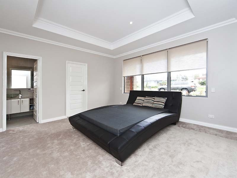 4 Earls Court, Thornlie WA 6108