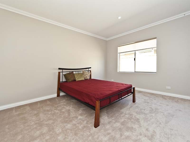 4 Earls Court, Thornlie WA 6108