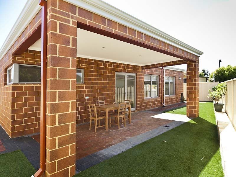 4 Earls Court, Thornlie WA 6108