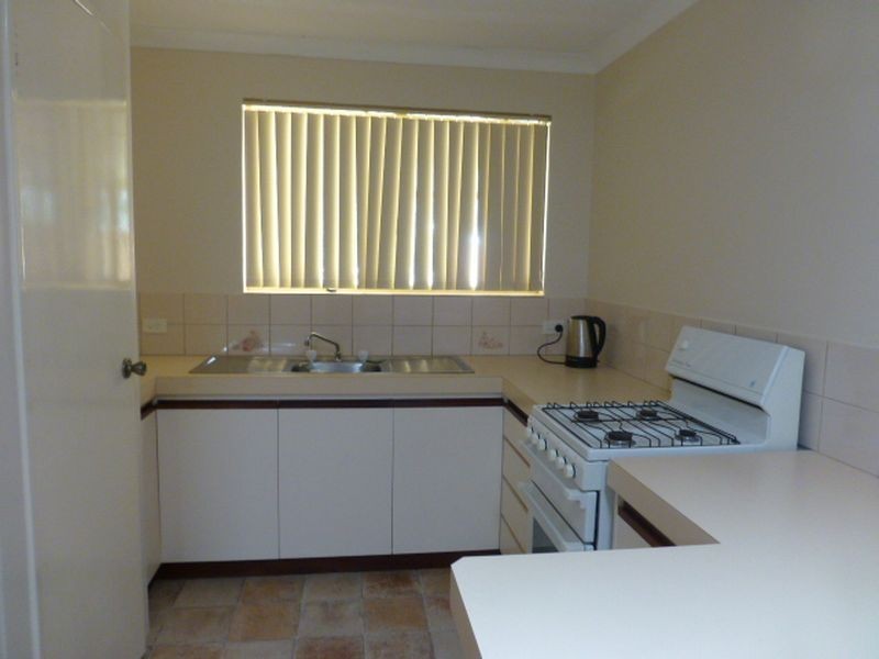 15/4 Page Road, Kelmscott WA 6111