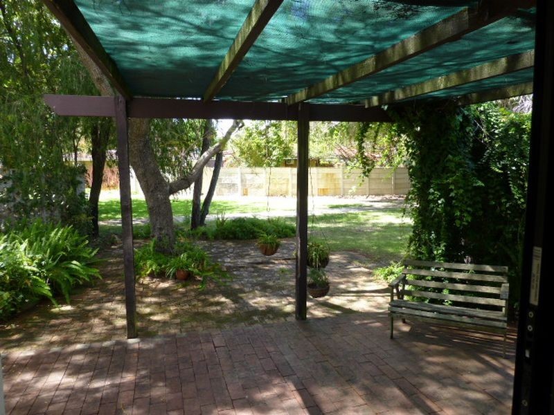 10 Lachlan Road, Thornlie WA 6108