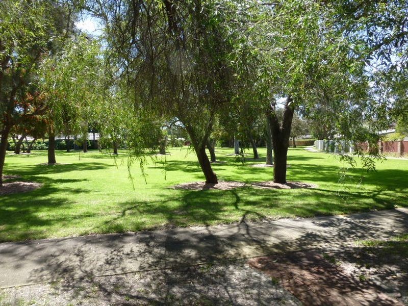 10 Lachlan Road, Thornlie WA 6108