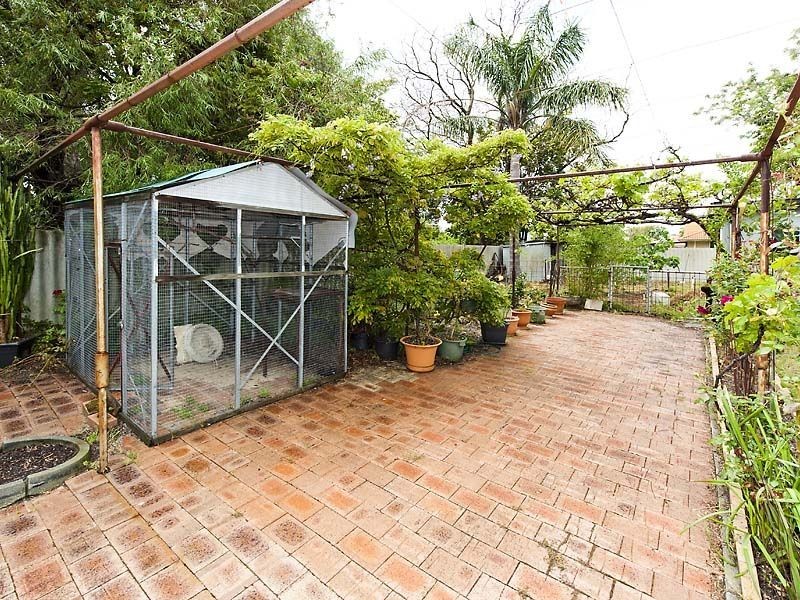 40 Berehaven Avenue, Thornlie WA 6108