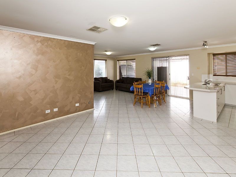 26 Waxflower Bend, Huntingdale WA 6110