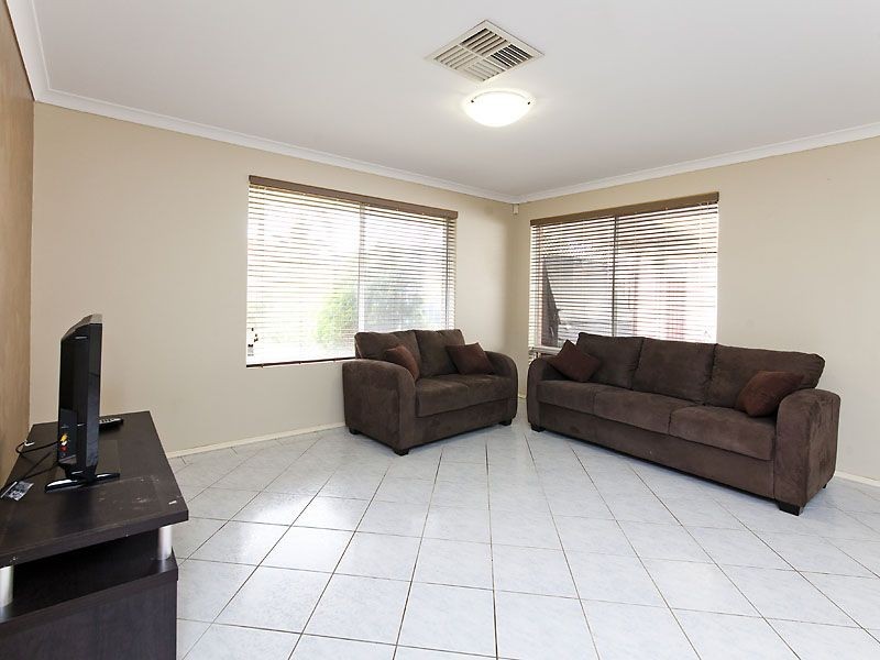 26 Waxflower Bend, Huntingdale WA 6110