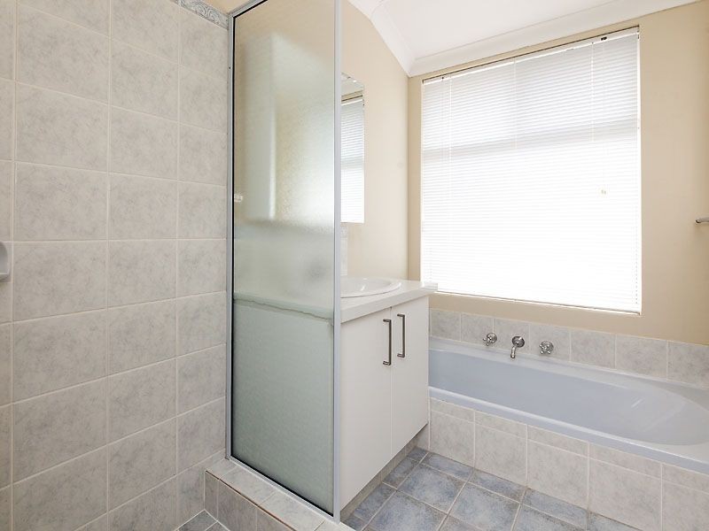 26 Waxflower Bend, Huntingdale WA 6110