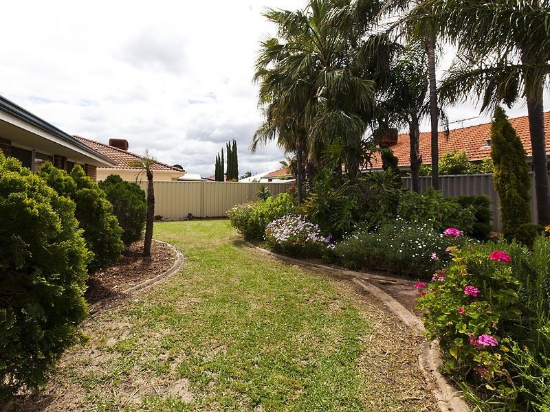 26 Waxflower Bend, Huntingdale WA 6110