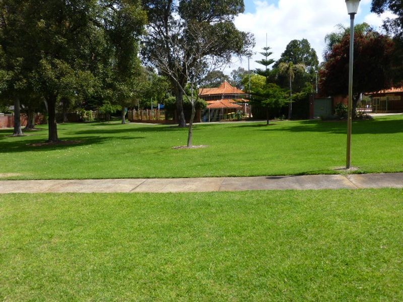 102 Regency Drive, Thornlie WA 6108