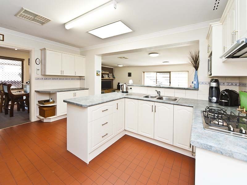 45 Pembury Road, Thornlie WA 6108