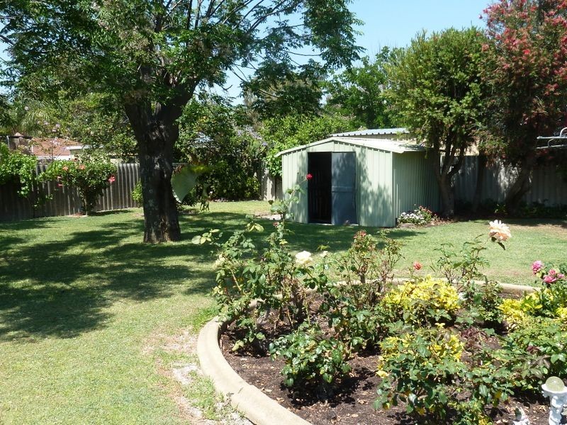 32 Oriole Way, Thornlie WA 6108