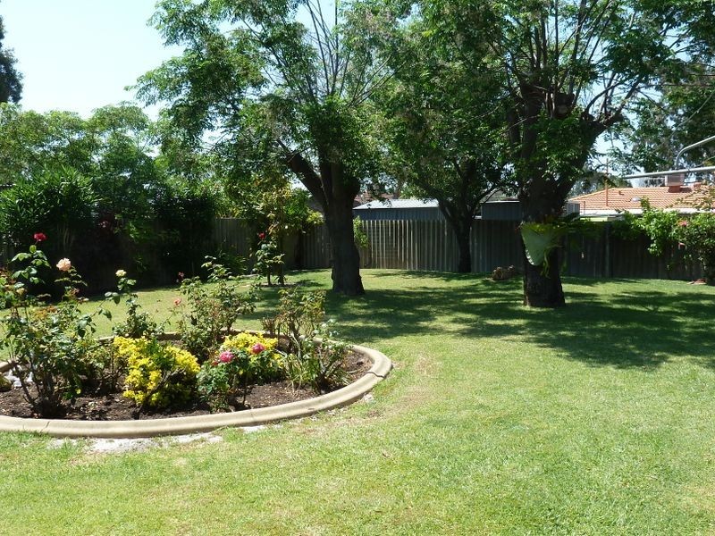 32 Oriole Way, Thornlie WA 6108