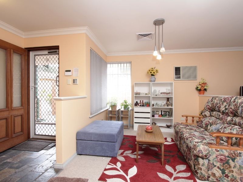 2/72 Wilfred Road, Thornlie WA 6108